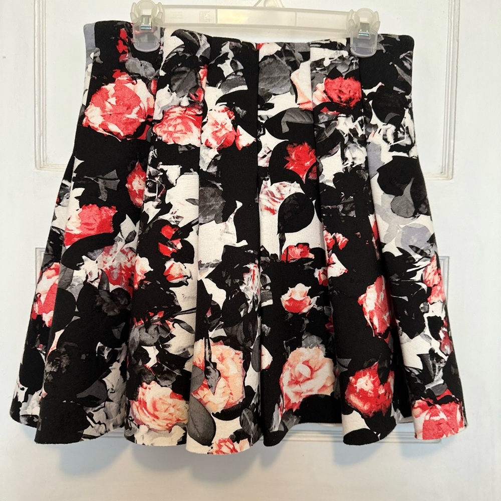 Lord & Taylor Women’s Medium Multicolor Beautiful Floral Foam Pleated Skirt EUC